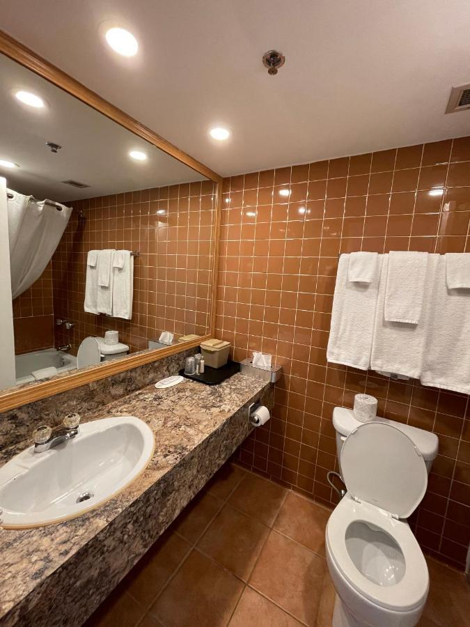Travelodge By Wyndham Airport 2*